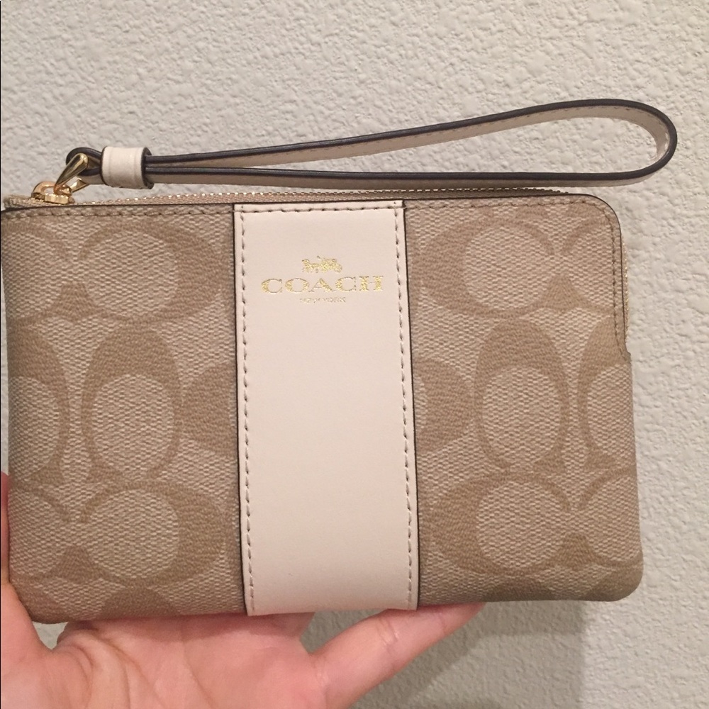 Coach wristlet chalk signature